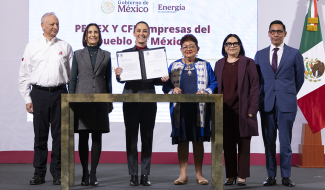 Sheinbaum firma leyes secundarias que revierten reforma energética de 2013