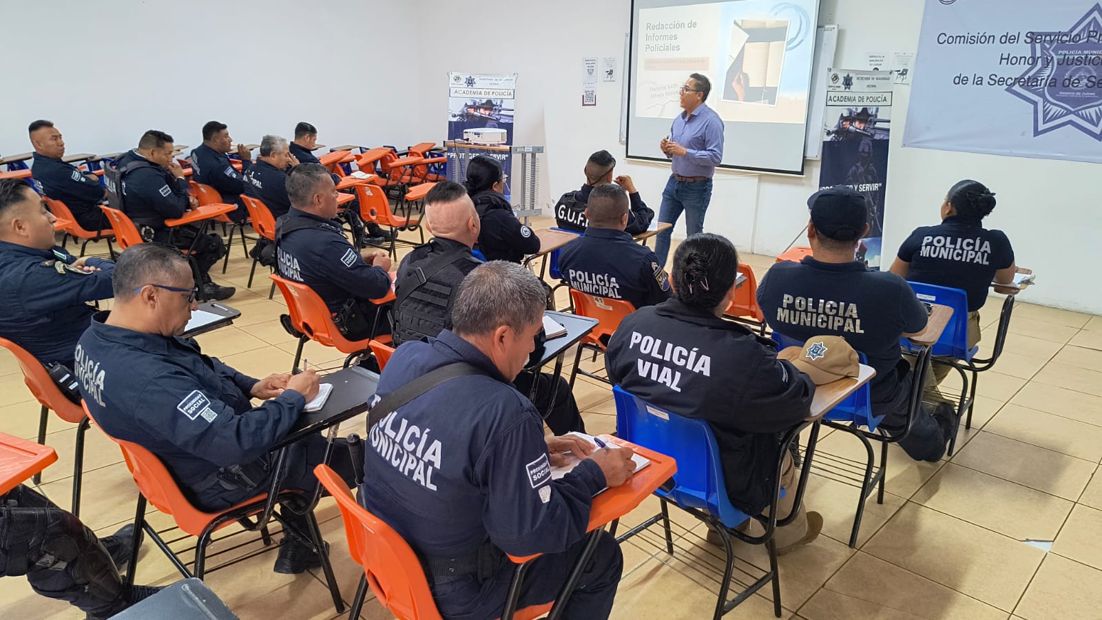 Capacitan a personal de la Secretaría de Seguridad Vecinal en “Redacción de Informes Policiales”*